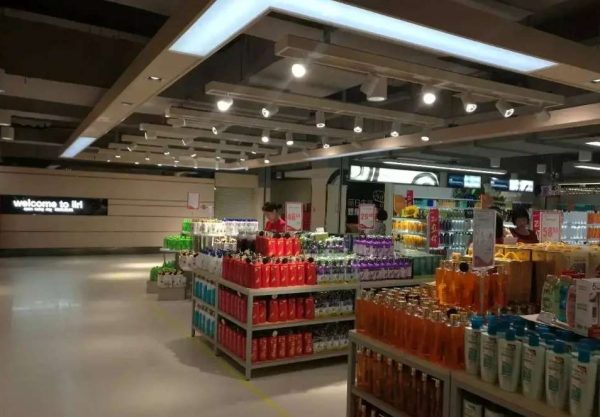 track-lighting-in-supermarket 1